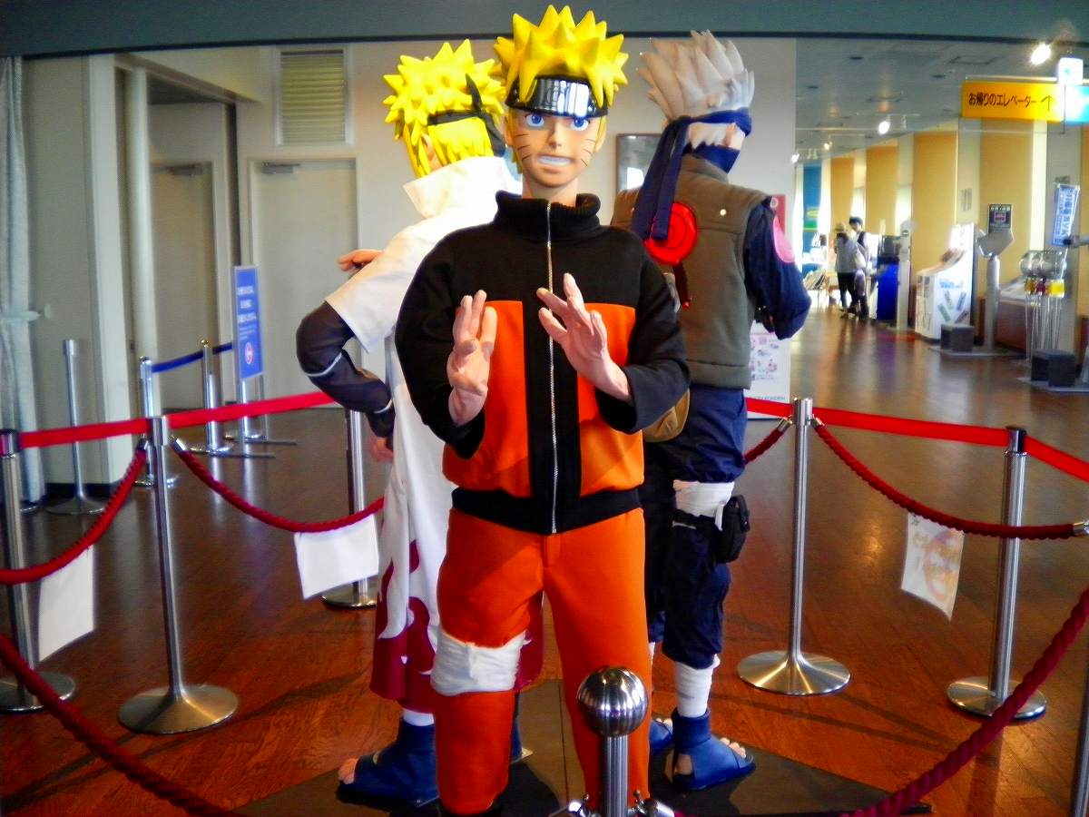 Naruto Shippuden: Life size doll adult figures of Naruto Uzumaki, Kakashi Hatake, and Minato Namikaze.